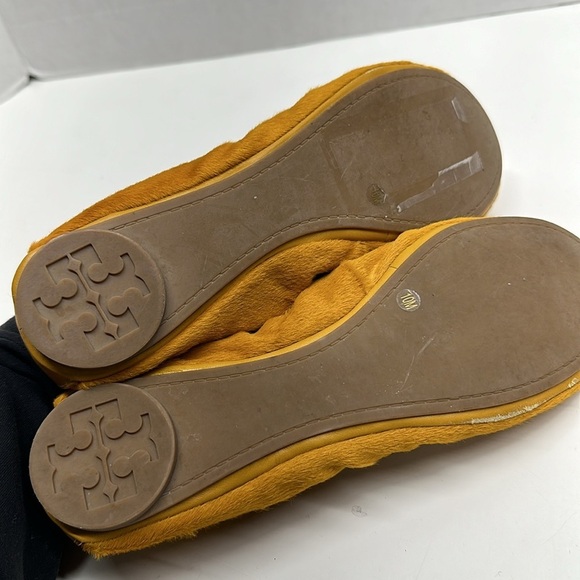 Tory Burch Ballet Flat Shoes Slip On Round Toe Pony Hair Mustard Yellow Size 10 - Picture 7 of 9